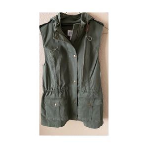 Market & Spruce vest.